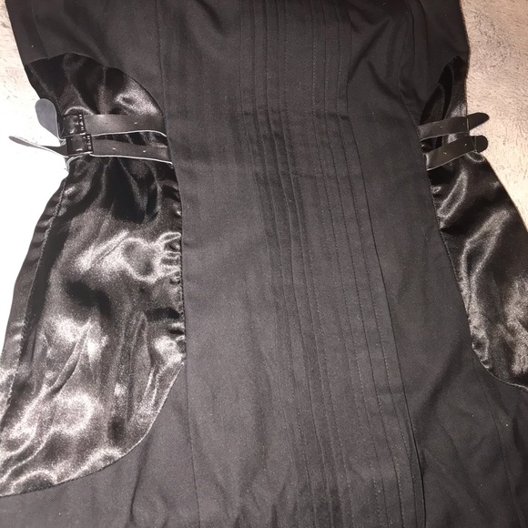 Beautiful strapless 👗 dress/silk on sides - Picture 3 of 5